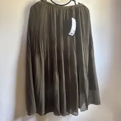 オリーブ色 シフォン プリーツスカート ユニクロ②