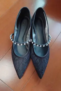 CHARLES & KEITH ビジュー付黒レースフラットシューズ 39のサムネイル