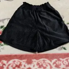 黒いリブ素材　キュロット