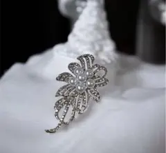 ブローチ パールブローチ シルバー調 清楚 上品 入学式 卒業式