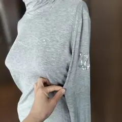 未使用ストーン装飾 グレー タートルネックシャツ