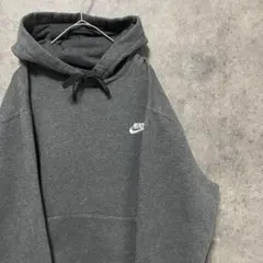 NIKE ナイキ　パーカー　グレー　メンズM 古着　ワンポイント　刺繍