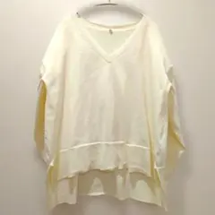 coca スポンディッシュニットVネックトップス Mサイズ アイボリーのサムネイル