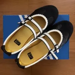 Onitsuka Tiger ストラップ付きバレエシューズ 黒/アイボリー