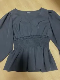 黒 ブラウス