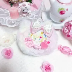 ふわふわな猫のポーチ　可愛い女の子アップリケ　ロマンズアイ　リボン　ねこ　ネコ