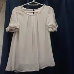 ホワイトブラウス 半袖 レース袖 パール装飾