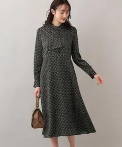 美品 アニュアンス アブストラクトドットパターンワンピース ホワイト