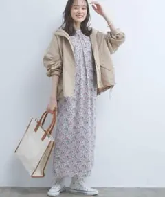 新品☆VISビス☆フラワープリントボリューム袖ワンピース　小花柄ワンピ　ホワイト