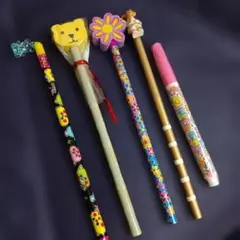 マスコット付き鉛筆4本、デコポップサインペン1本　チャーム付き鉛筆