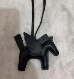 新品未使用ペガサス バッグチャーム 馬型 キーホルダー ブラック 合皮