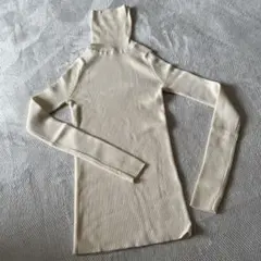 【美品】UNIQLO メリノリブタートルネックセーター　Sサイズ　オフホワイト