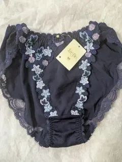 タグ付き　新品　ワコ―ルトレフル　Trefle　ショ―ツ　ネイビー　花刺繍