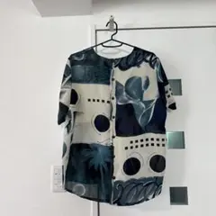 美品　柄シャツ　半袖シャツ　抽象柄 半袖ボタンシャツ ネイビー　お洒落シャツ