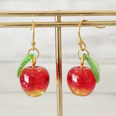 No.2879 赤りんご ピアス ハンドメイド レジン