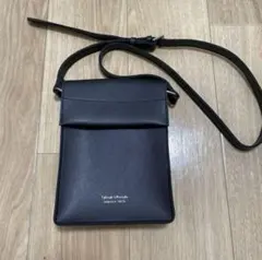 Typical Lifestyle スマホショルダーバッグ 黒