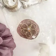 茜色　花モチーフ帯留め　パール付き