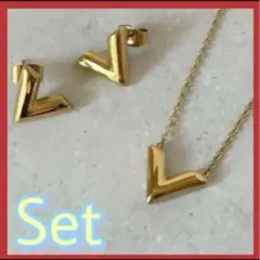 ゴールド V字型 アクセサリー　ネックレスピアスセット　イニシャルアクセサリー