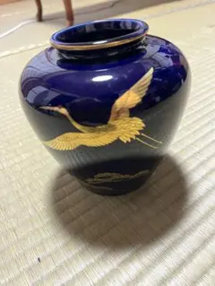 OKURA JAPAN昭和レトロ濃紺の花瓶 金色模様 - メルカリ