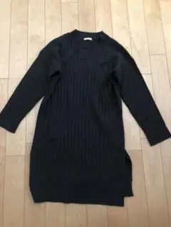 サイドスリット入りニットワンピース