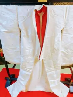 大衆演劇「女形すそ引き」赤い刺繍入り白着物 大衆演劇「女形すそ引き」赤い刺繍入り白着物 - メルカリ
