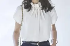 ウエーブタックパールデザインブラウス（半袖タイプ）