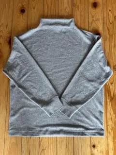 ユニクロ　ソフトニットフリースモックネックT