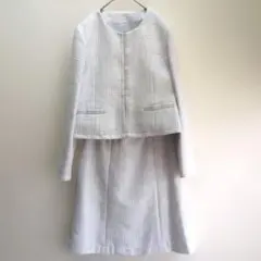 美品　薄いグレー系 ツイードスーツ ノーカラーM