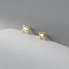 ピアス ゴールド キラキラ 小さめ 一粒 スター 星 シンプル ひし形 プチ