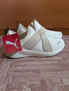 PUMA スリッポンスニーカー ホワイト/ベージュ