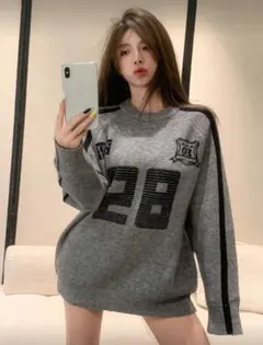 ナンバー28プリント グレーセーター