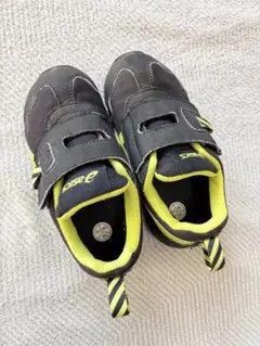 【最終お値下げ！】アシックス キッズ スニーカー 16cm ゴアテックス 黒×黄