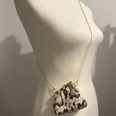 本物　新品•未使用　FENDI フェンディ　ファーストナノ　パイソン　チャームのサムネイル