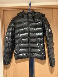 ブラック フード付きダウンジャケット