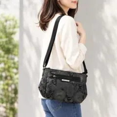 CROCODILE ショルダーバッグ ブラック 総柄
