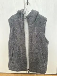 バーバリーブラックレーベル　ニットベストグレー中綿入フーディー刺繍入