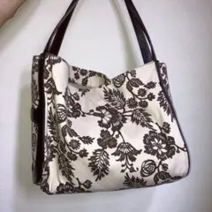 AIGNERアイグナー花柄ファブリック×本革レザー大容量ショルダーバッグ
