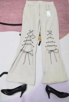 新品未使用！LAGUA GEM レースアップパンツ　ロールアップ　リボンのサムネイル