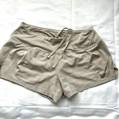 美品⭐️ ナイキ　Nike ベージュ レディース　ショートパンツ　M 陸上　運動系