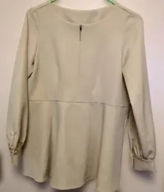 クリーム色 長袖ブラウス 　フリーサイズ　卒業卒園式、入学式　オールシーズン