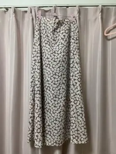 GU フラワープリント フレアスカート