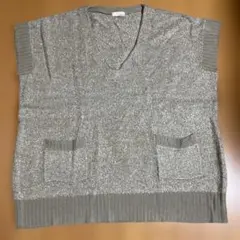 Vネック ニットベストオーバーサイズデザインのベージュ系のニットベスト　サイズM