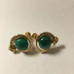 緑のスワールデザインイヤリング
