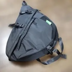 kiu ブラック ワンショルダーボディバッグ メッシュポケット付きのサムネイル