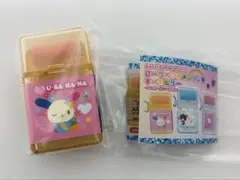 サンリオ　ローラー付き消しゴム風キーホルダー　ウサハナ
