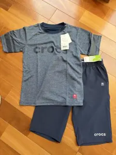タグ付き未使用crocs (クロックス)Tシャツとパンツセット 150cm