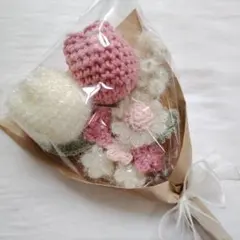 チューリップ　デイジー　かすみ草　ピンク　キラキラ　花束　編み物　　推し活のサムネイル