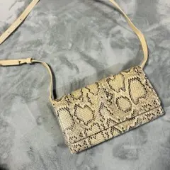 パイソン柄　ベージュ　ショルダーバッグ　お財布ショルダー　ヒモ取り外し可能