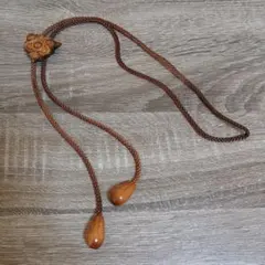 木製ループタイ　ヴィンテージ　木彫り