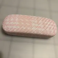 ピンクとホワイトのメガネケース